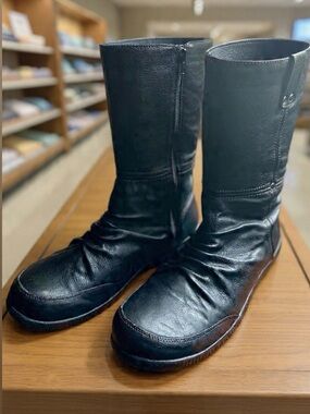 Vionic/ Orthaheel Womens, Zipper Boots -Black Mid-Calf Boot Size 9.5